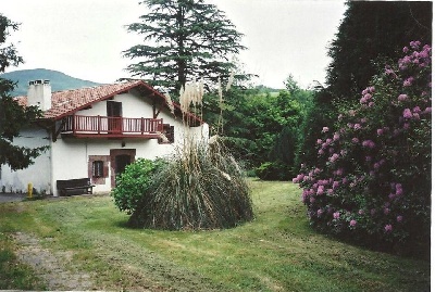 De La Terre Sacrée De Marius - A vendre maison Basque 