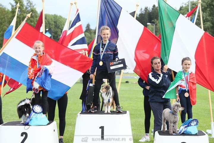 du Fief Des Petits Crunchis - Nuts et Ainoha:  championnes du monde Agility  U12 Medium 